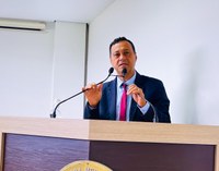  Vereador Célio Gadelha reivindica ao Executivo a construção de uma faixa de pedestre na rua Antônio da Rocha Viana