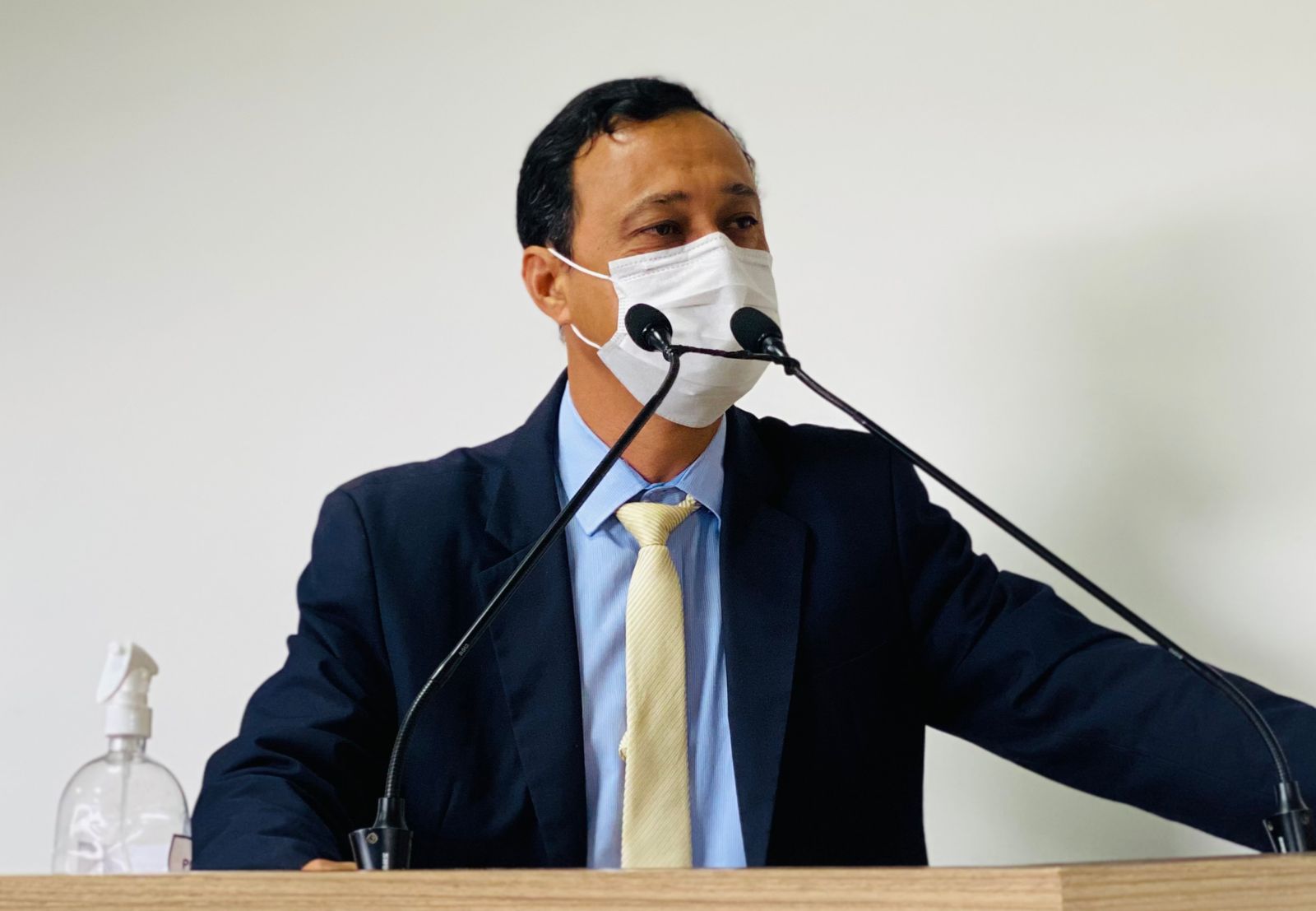 Vereador Célio Gadelha volta a cobrar ao Executivo melhorias para o Bairro Placas