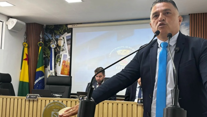 Vereador Éber Machado critica exonerações e acusa prefeito de perseguição política