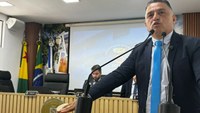 Vereador Éber Machado critica exonerações e acusa prefeito de perseguição política