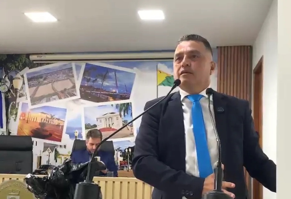 Eber Machado denuncia possíveis irregularidades na prefeitura e pede apuração do MPAC