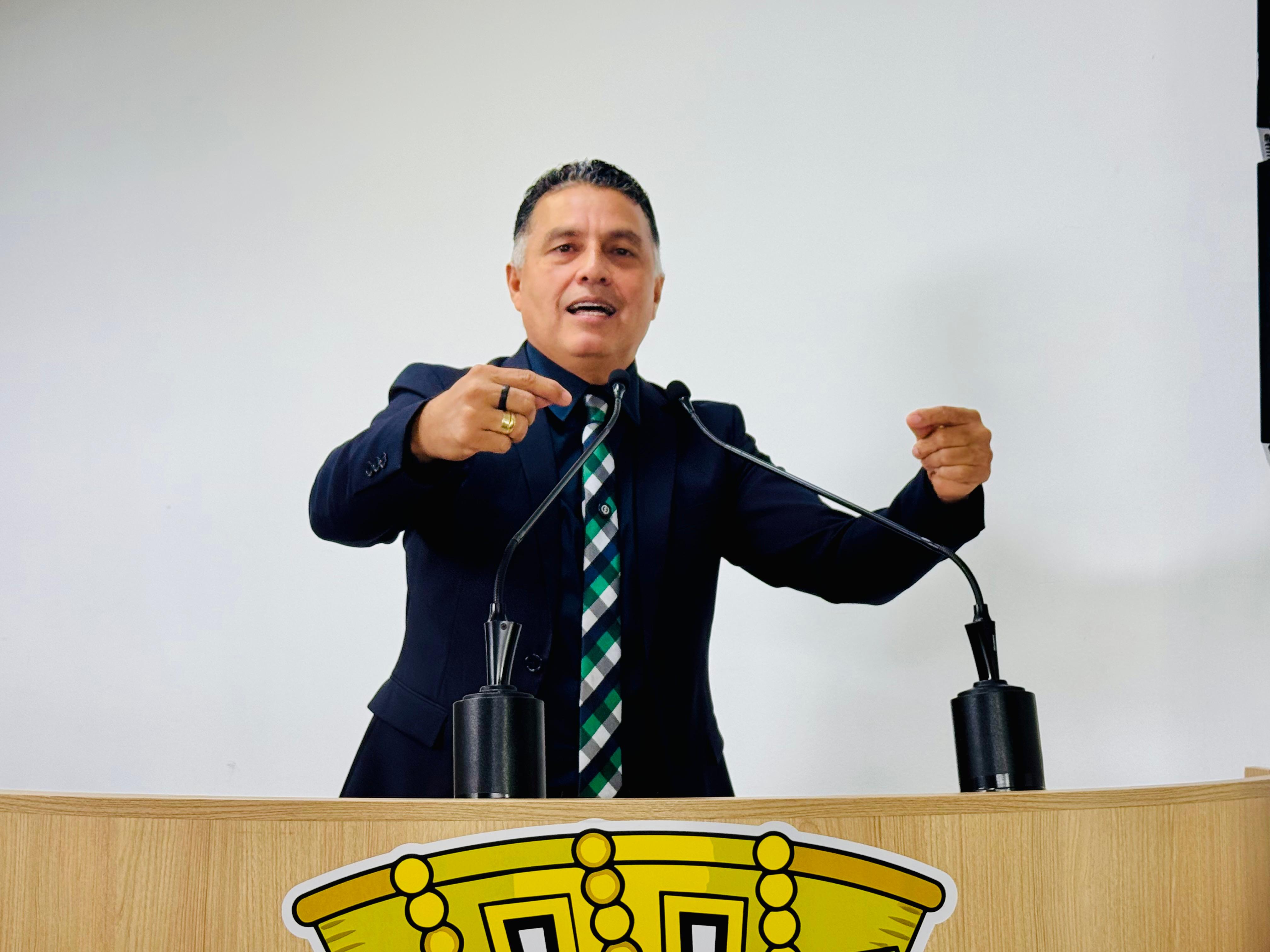 Vereador Eber Machado denuncia colapso na saúde de Rio Branco 