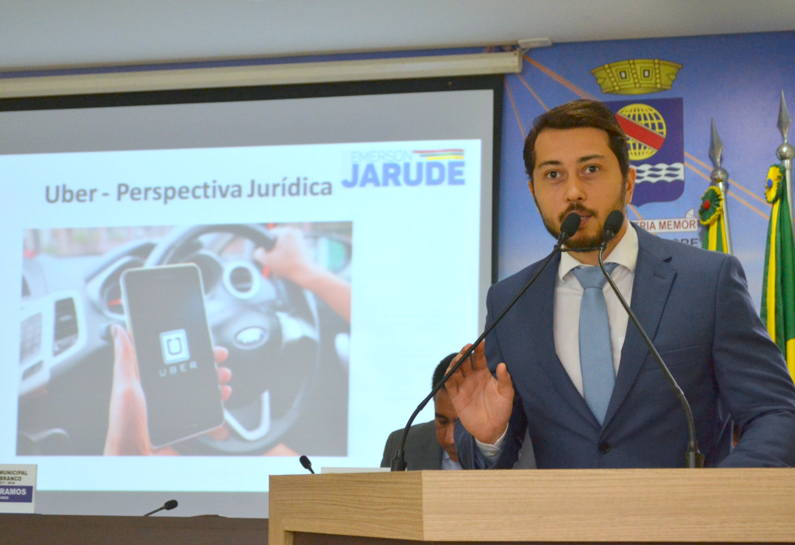 Vereador Emerson Jarude apresenta perspectiva jurídica do Uber em sessão da Câmara