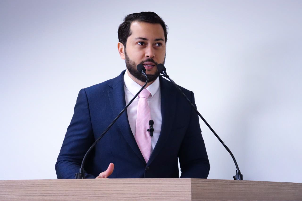 Vereador Emerson Jarude chama atenção do Executivo para os prejuízos causados aos comerciantes com  as obras na Rua Rio de Janeiro