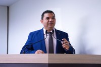  Vereador Fábio Araújo questiona licitações e prazo de entrega do “Programa Ramais da Dignidade”