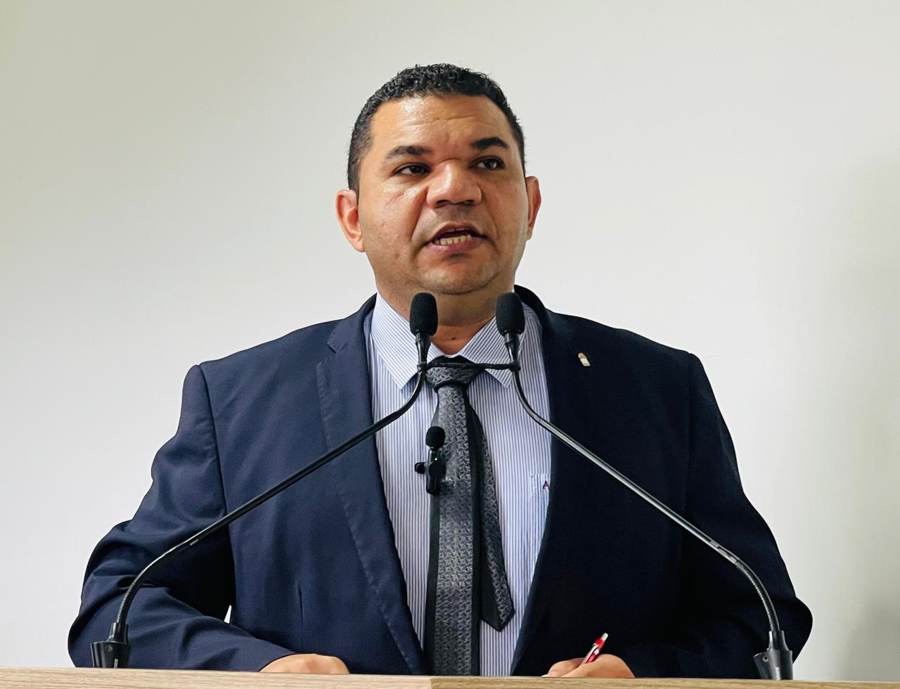 Vereador Fábio Araújo se manifesta favorável ao PL que dispõe do piso salarial dos agentes de saúde municipais, mas faz alerta sobre texto do projeto