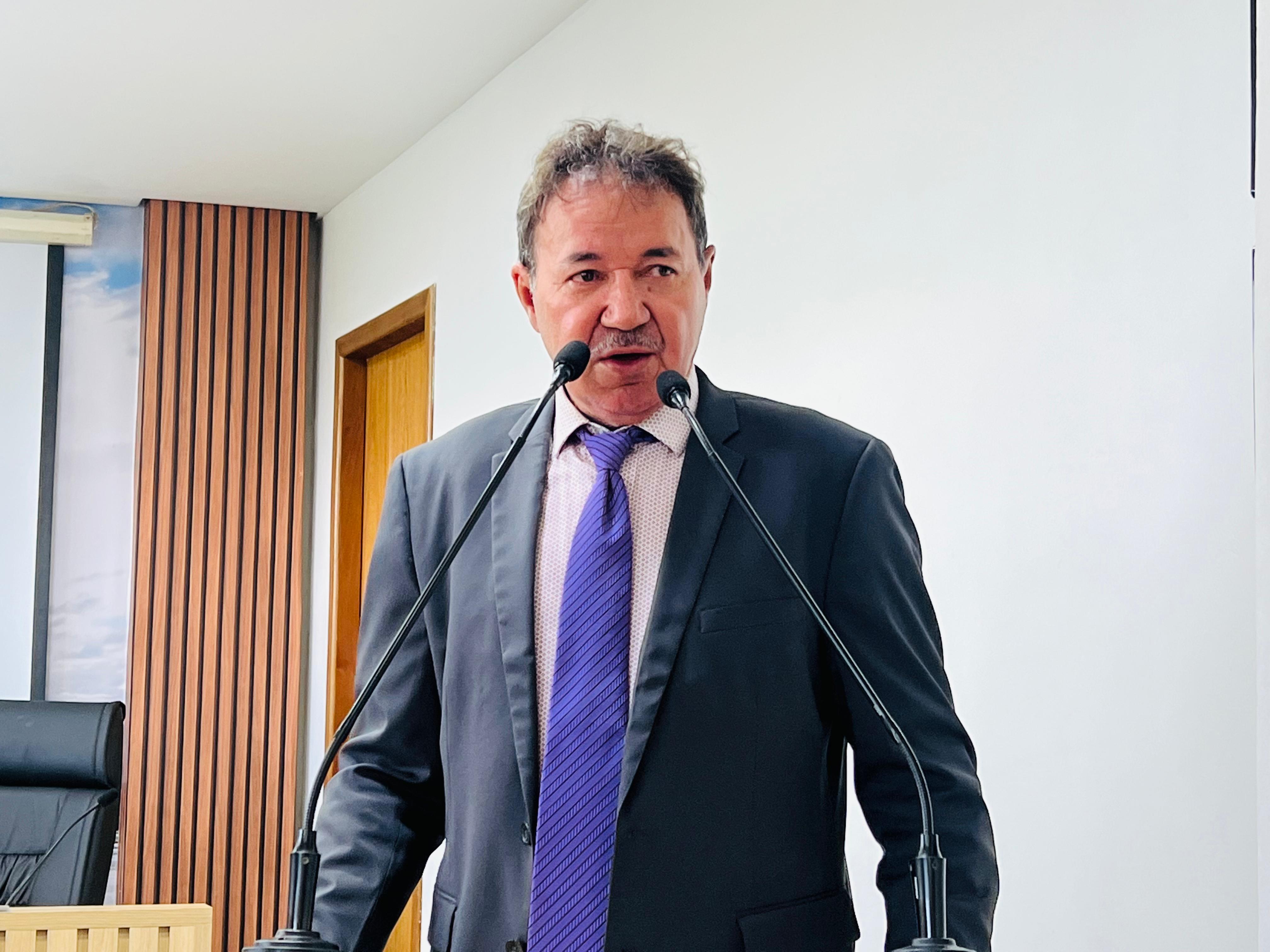 Vereador Francisco Piaba volta a cobrar operação Tapa Buraco nos bairros da Capital
