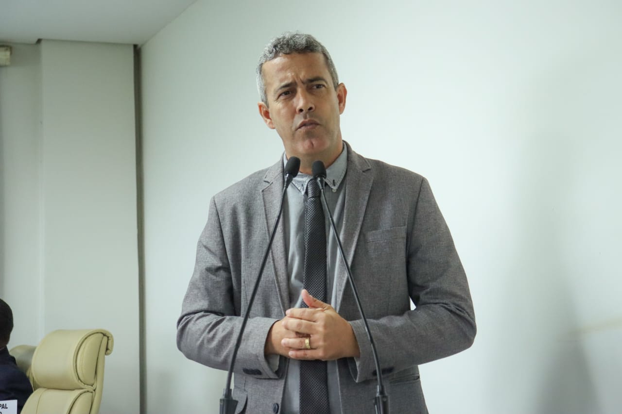 Vereador Ismael Machado comemora reajuste no salário dos professores 