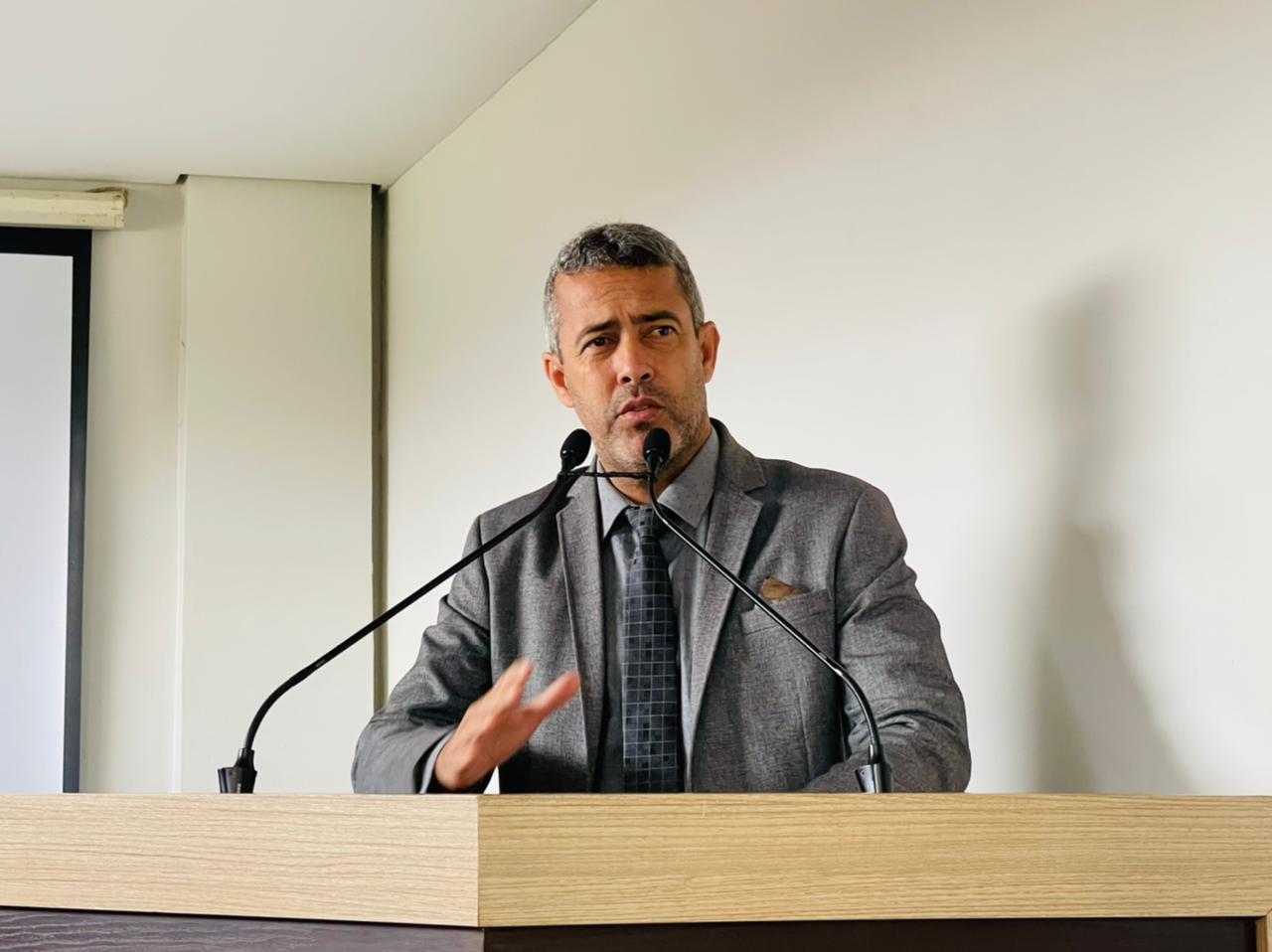 Vereador Ismael Machado volta a cobrar solução para canalização de córrego no bairro Baixada da Habitasa