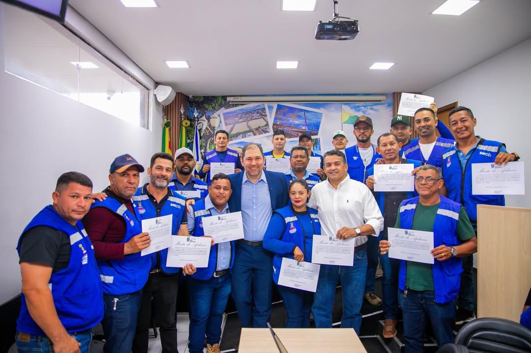 Vereador Joabe Lira homenageia servidores da Secretaria Municipal de Cuidados com a Cidade