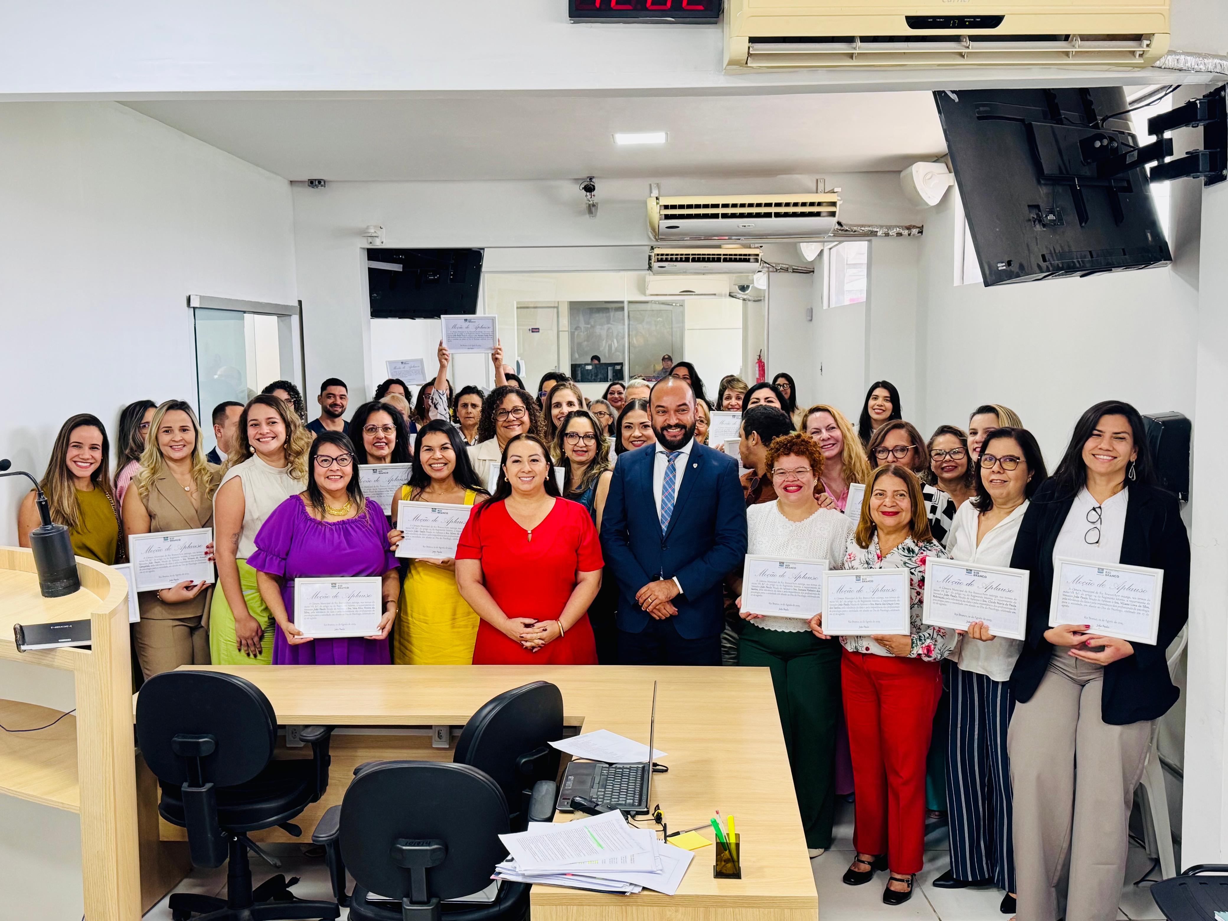 João Paulo reforça valorização da psicologia durante sessão solene na Câmara