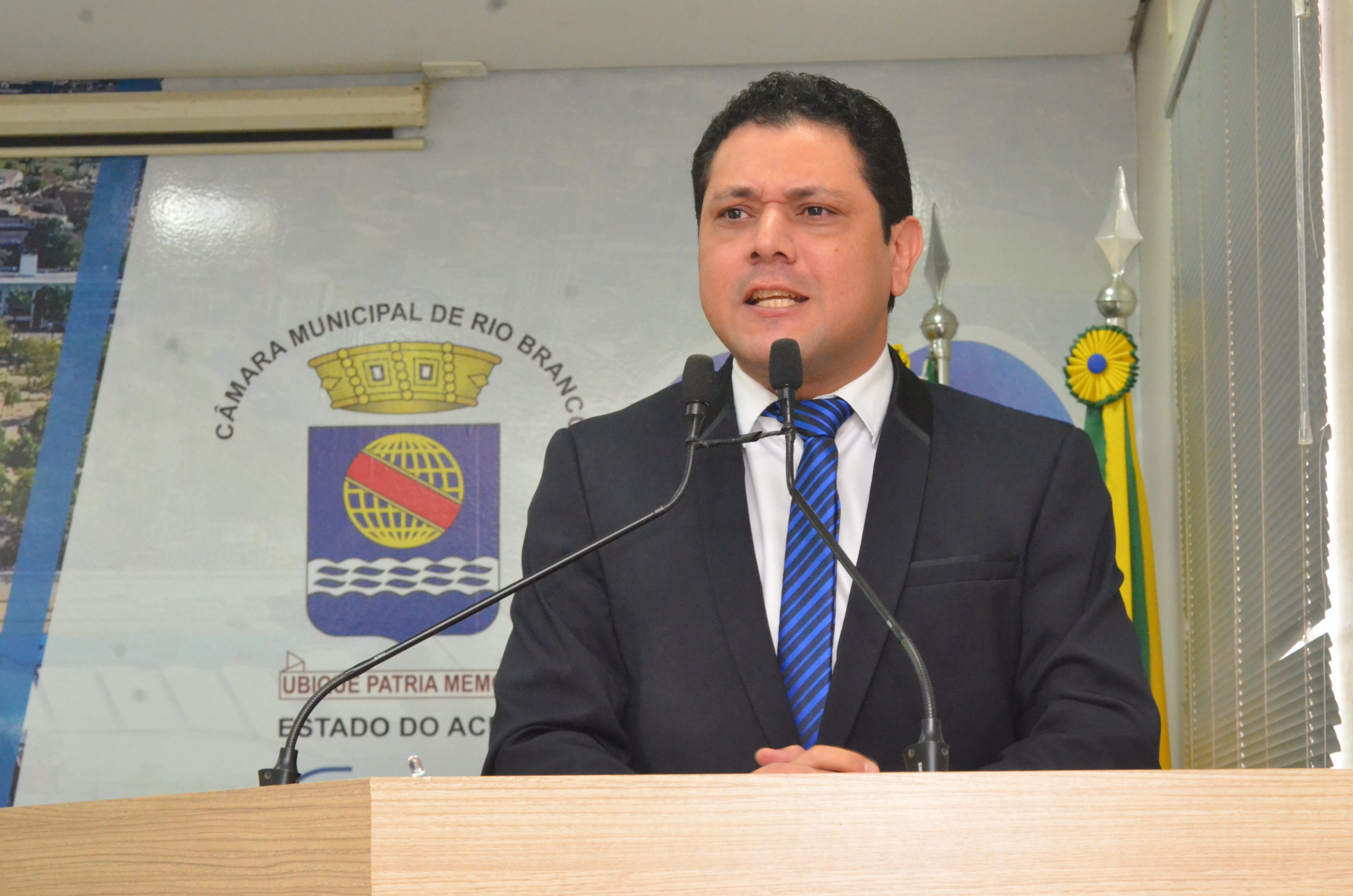 Vereador Luz denuncia que Prefeitura asfaltou estacionamento da boate 14 BIS   