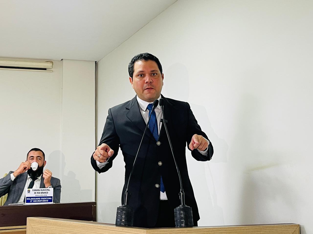 Vereador Marcos Luz critica vinda de Nicolás Maduro ao Brasil