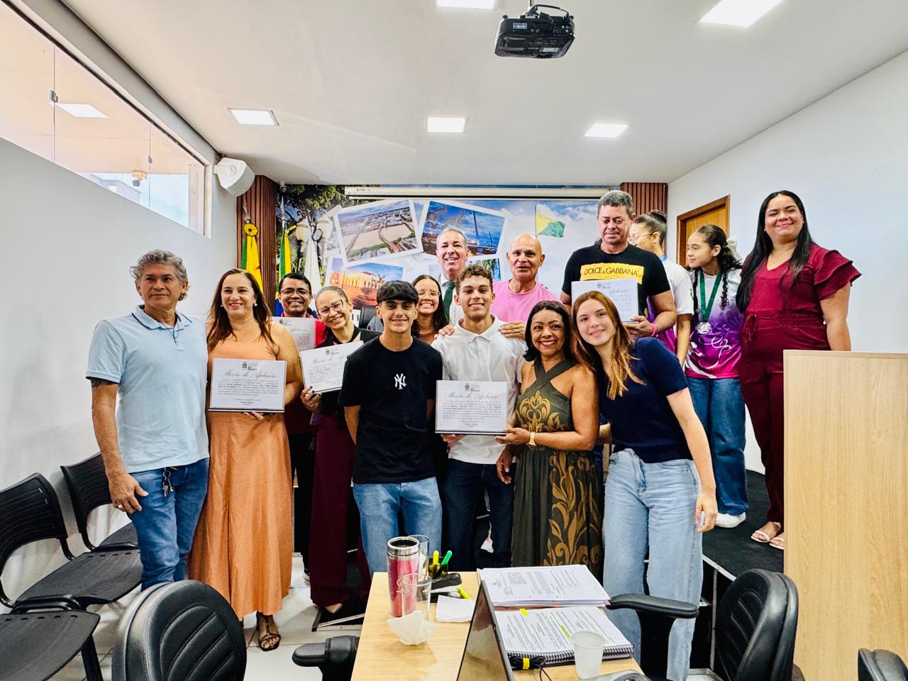 Vereador Neném Almeida entrega Moção de Aplausos a personalidades do esporte acreano