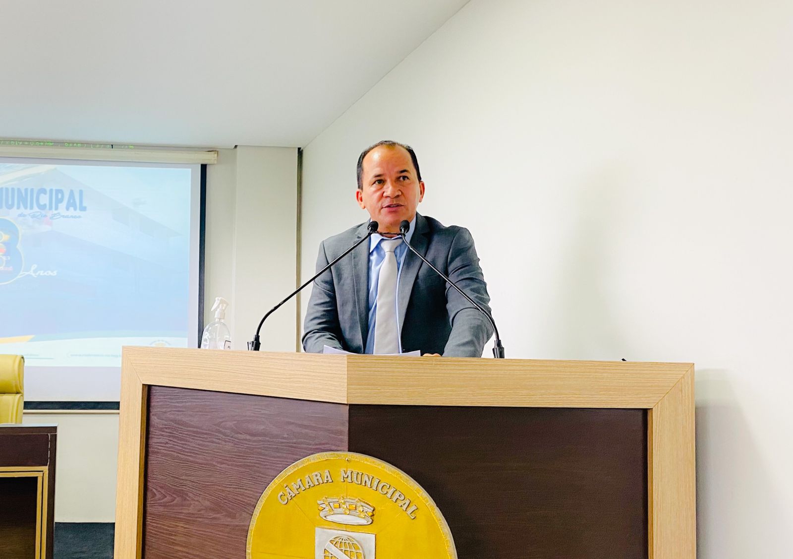  Vereador Raimundo Castro apresenta PL que propõe a implantação de bebedouros gratuitos em locais públicos da capital