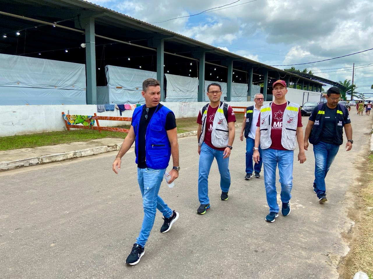 Vereador Raimundo Neném e MPAC vistoriam Parque de Exposições