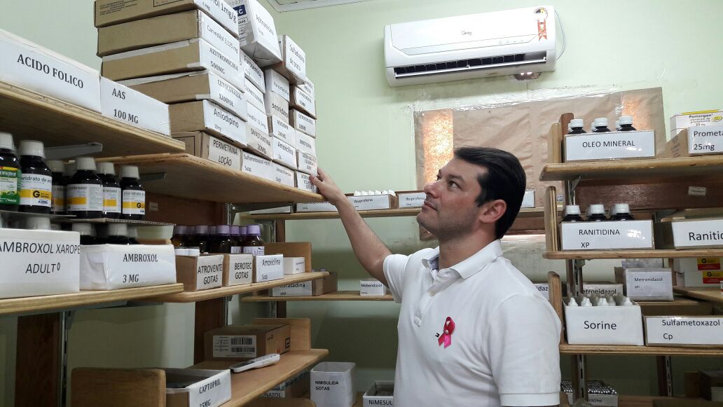 Vereador Roberto Duarte checa denúncia e encontra Unidade Básica de Saúde sem medicamentos básicos