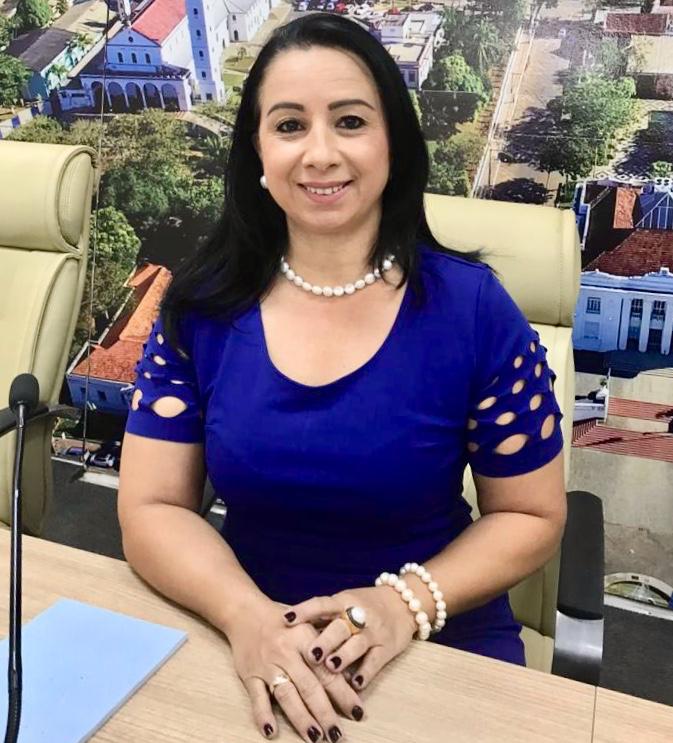 Vereadora Elzinha Mendonça assume presidência da Câmara