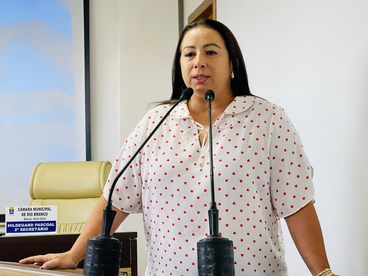 Vereadora Elzinha Mendonça destaca ativismo pelo fim da violência contra a mulher