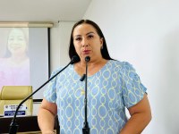 Vereadora Elzinha Mendonça reforça ser contrária ao pedido de empréstimo da prefeitura