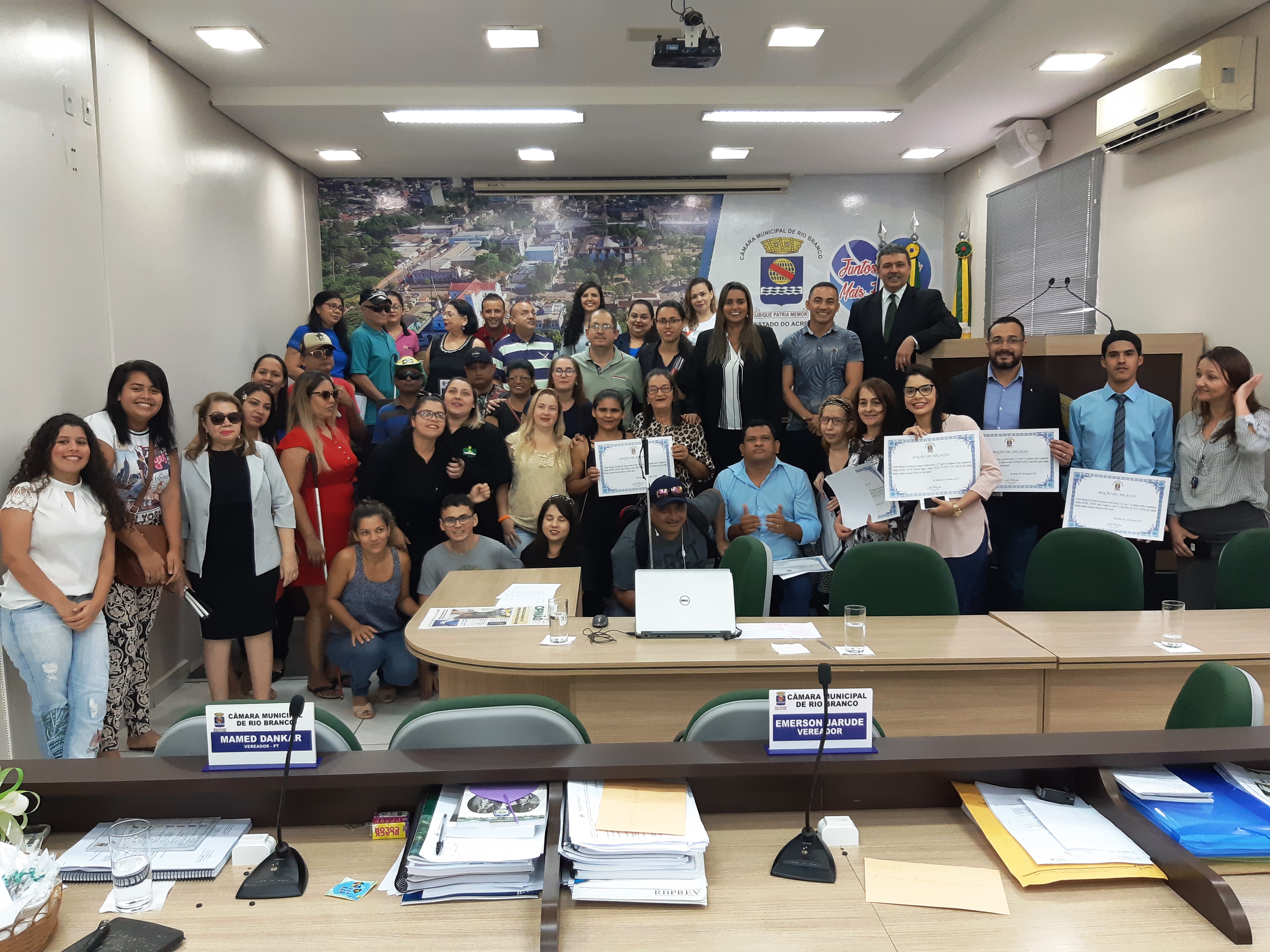 Vereadora Sandra Asfury homenageia profissionais da educação inclusiva