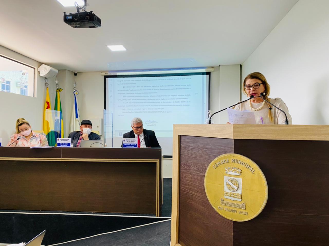  Vereadora Lene Petecão apresenta Projeto de Lei para divulgação da “Lei do Minuto Seguinte’’