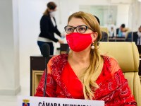 Vereadora Lene Petecão critica pintura do parque da maternidade e diz “ajudaria famílias de autistas investindo em mais políticas públicas ao invés de pintar arco de azul"