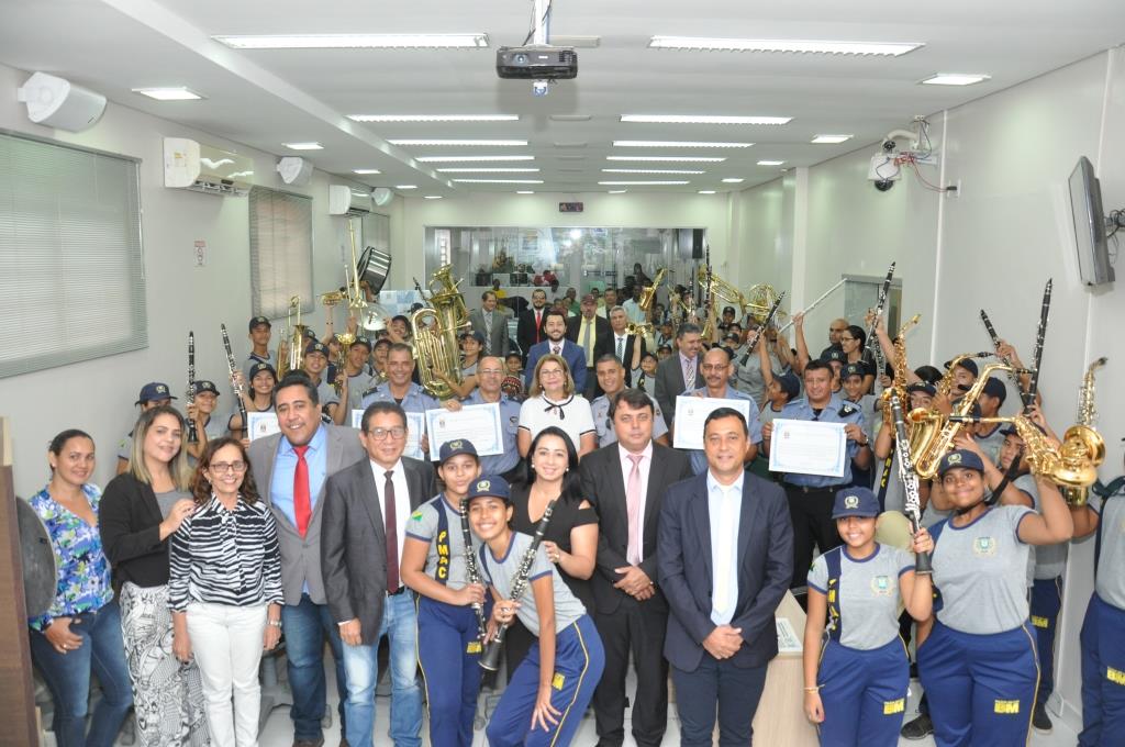 Vereadora Lene Petecão homenageia Banda de Música da Polícia Militar do Estado do Acre   