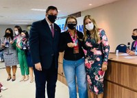 Vereadora Lene Petecão recebe Medalha Mulher Destaque Brasil no Encontro promovido pela União dos Vereadores do Brasil