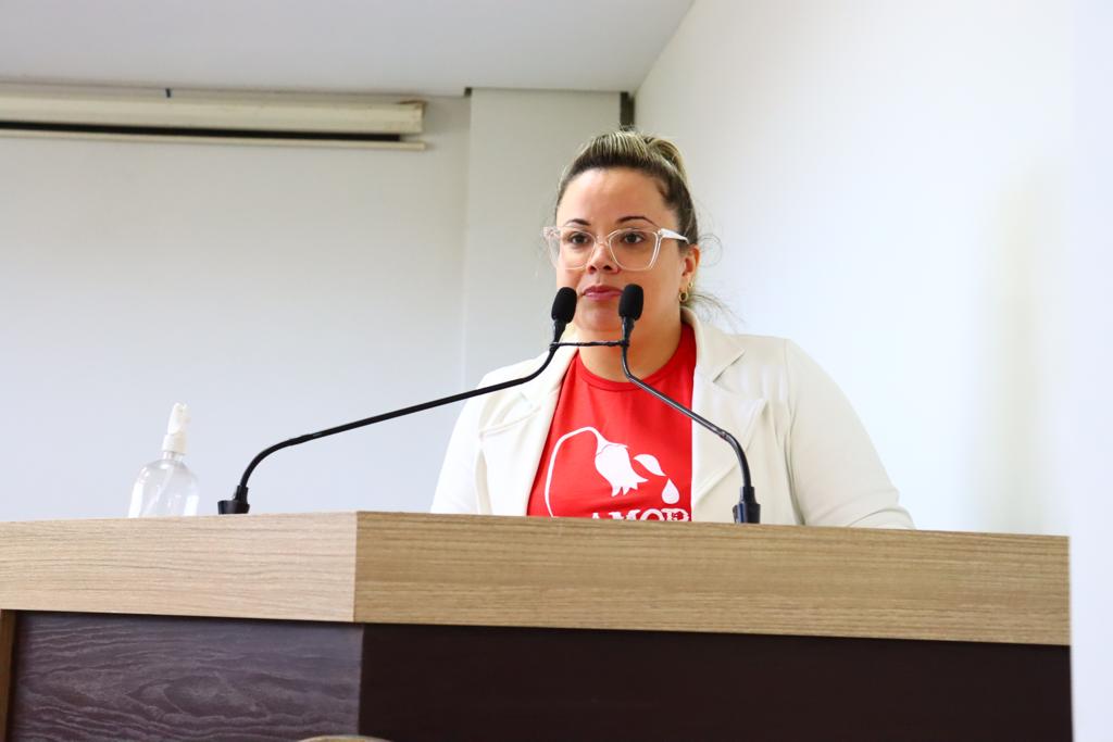 Vereadora Michelle Melo sai em defesa dos aprovados no cadastro de reserva da SEME e critica transporte público da capital