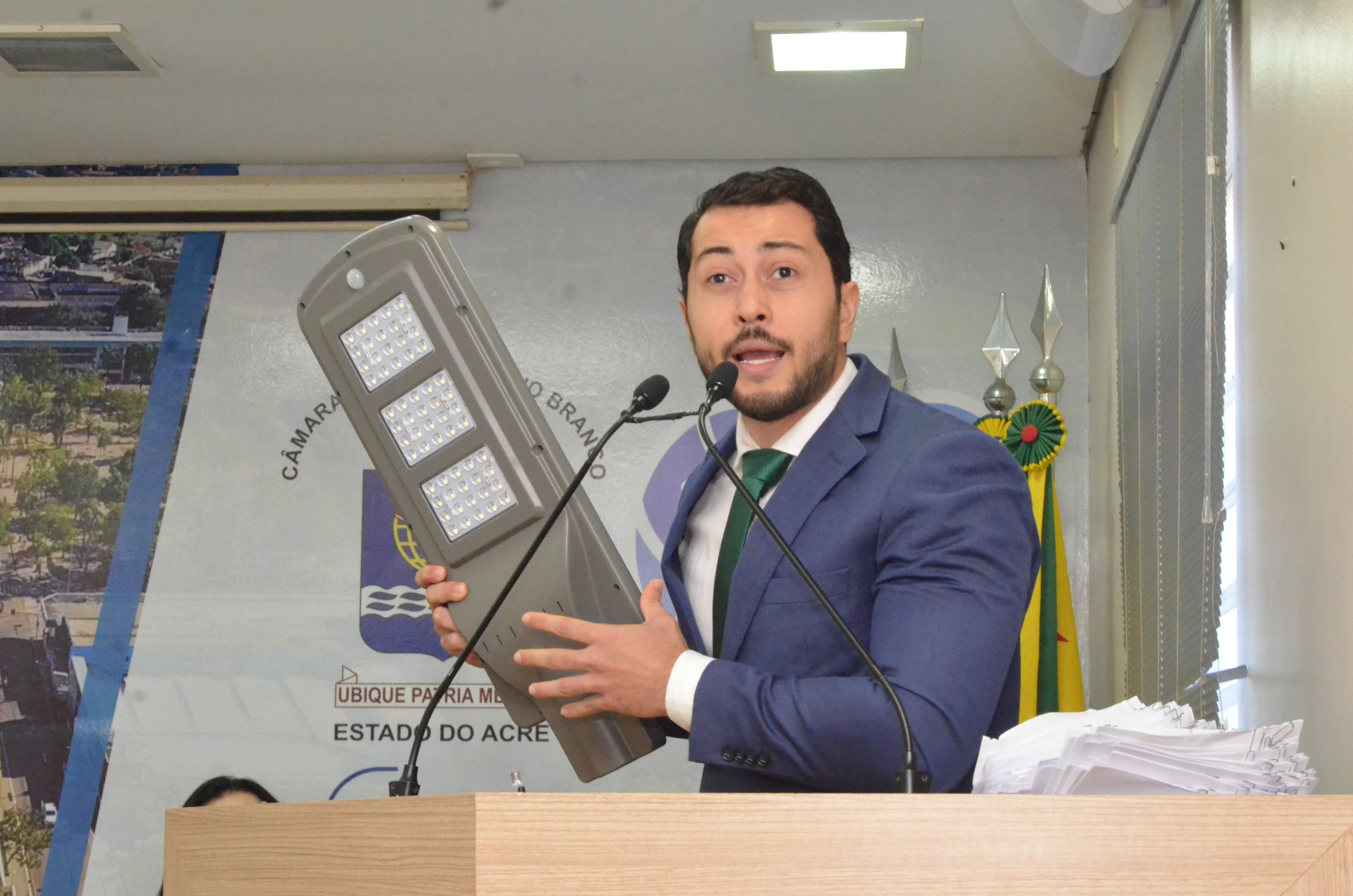 Jarude defende energia solar como solução para iluminação pública de Rio Branco 