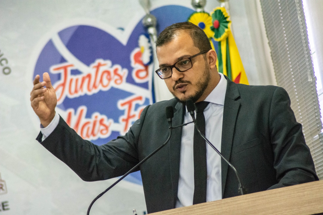 Rodrigo Forneck cobra a volta de transparência nas informações do transporte público de Rio Branco