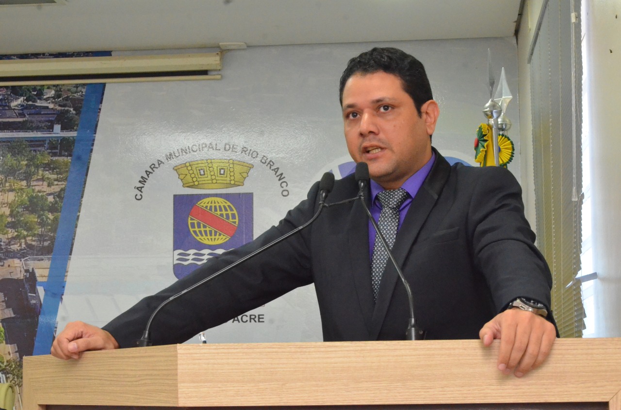 Vereador Luz cobra das agências bancárias cumprimento da Lei 1.610 após denúncias de demora superior a 30 minutos nos atendimentos